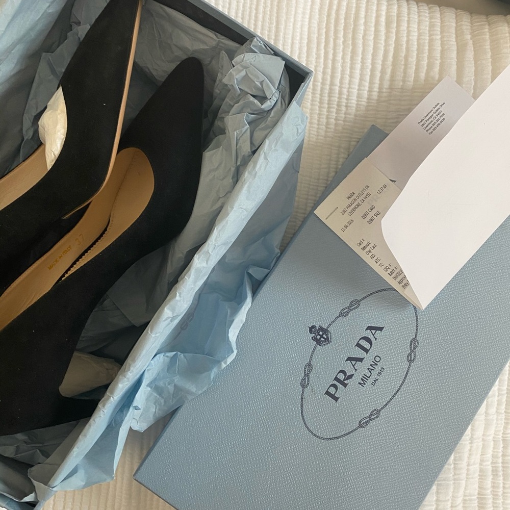 Prada leather pumps with kitten heels in black